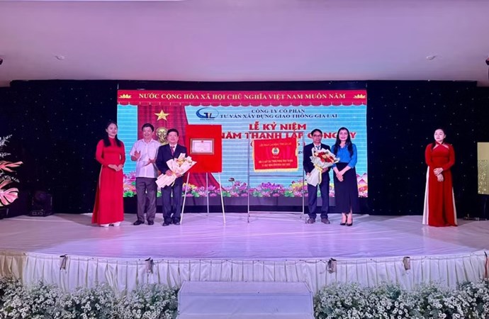 Doanh nghiệp đưa người lao động du lịch để tạo đà phấn đấu