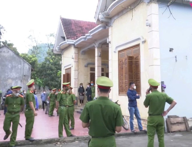 Khởi tố cặp vợ chồng chiếm giữ nhà đã bán đấu giá ở Nghệ An