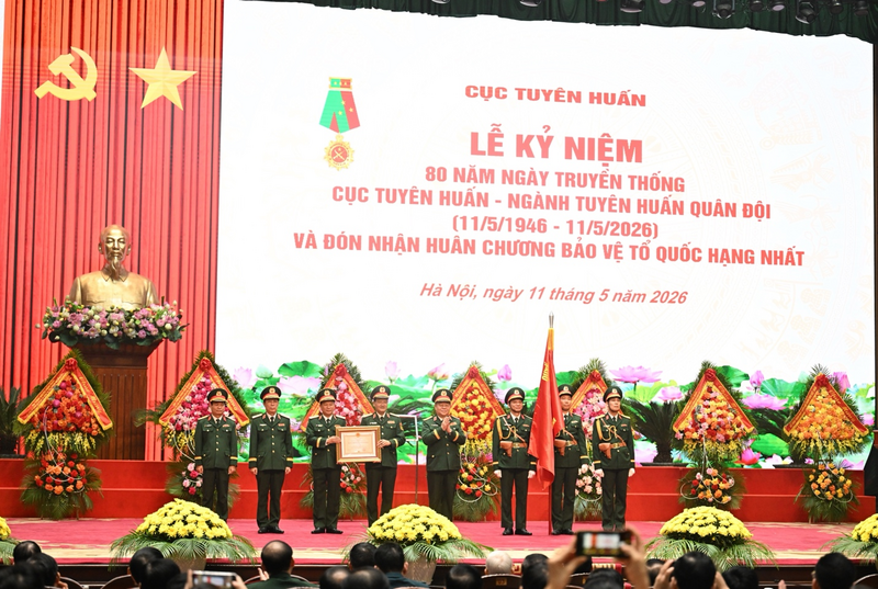 Cục Tuyên huấn vinh dự được đón nhận Huân chương Bảo vệ Tổ quốc hạng Nhất - phần thưởng cao quý khẳng định sự tiếp nối xứng đáng và phát huy truyền thống vẻ vang trong thời kỳ mới. Ảnh: Nguyên Khánh