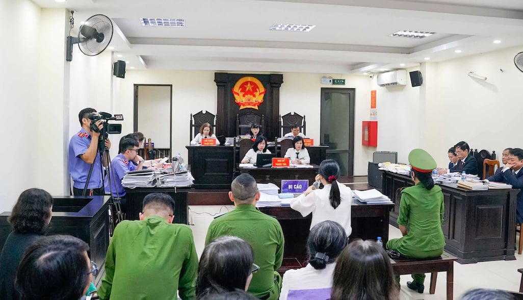 Phiên toà sơ thẩm vụ án cựu hiệu trưởng THCS Ba Đình thu tiền dạy thêm 15 nghìn đồng. Ảnh: Hiếu Vân