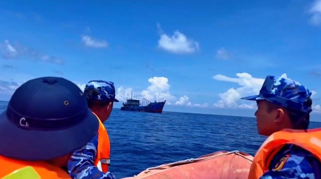 Bắt giữ hơn 40.000 lít dầu DO trái phép trên vùng biển Tây Nam
