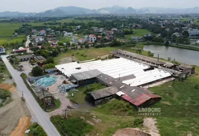 Người dân phản ánh mùi lạ từ nhà máy sản xuất gạch ở Ninh Bình