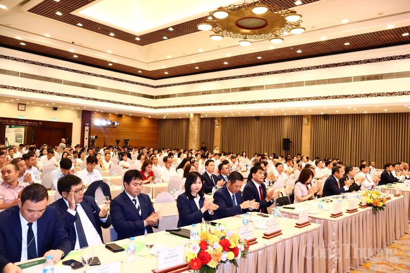 Hội nghị sơ kết 1 năm hoạt động sàn thương mại điện tử VinachemMart và ra mắt nền tảng Vinachem Nông nghiệp. Ảnh: Phương Hà