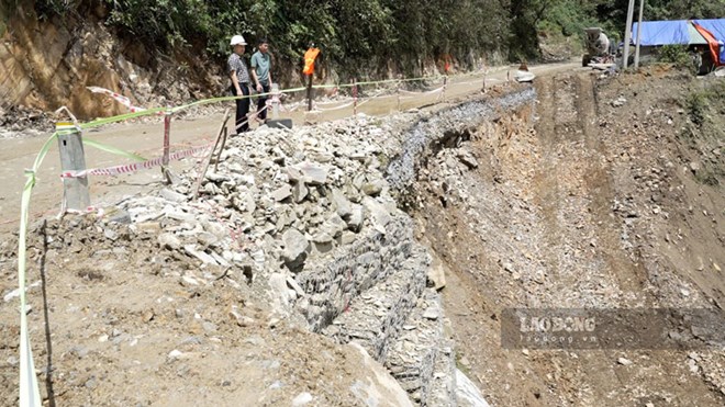Giữ mạch giao thông giữa tâm lũ vùng cao Lào Cai