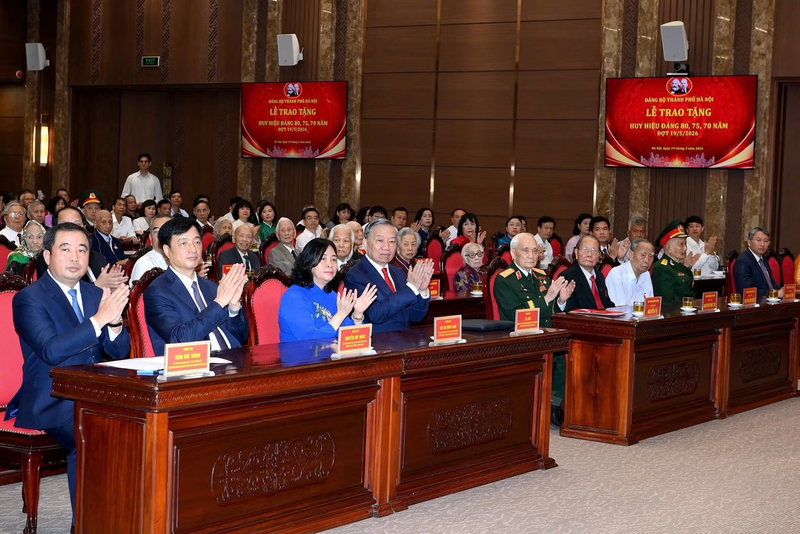 Tổng Bí thư, Chủ tịch nước Tô Lâm và các đồng chí lãnh đạo Đảng, Nhà nước, các đại biểu tham dự buổi lễ. Ảnh: Đăng Khoa
