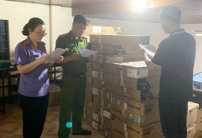 Khởi tố quản lý cửa hàng thay nhãn, giả xuất xứ bếp điện từ để trục lợi