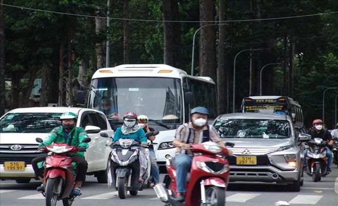 Hạn chế xe khách vào nội đô TPHCM: Cần giải quyết vấn đề trung chuyển