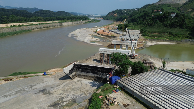 Công trình giúp kết nối giao thông, thúc đẩy giao thương khi hoàn thành. Ảnh: Đinh Đại