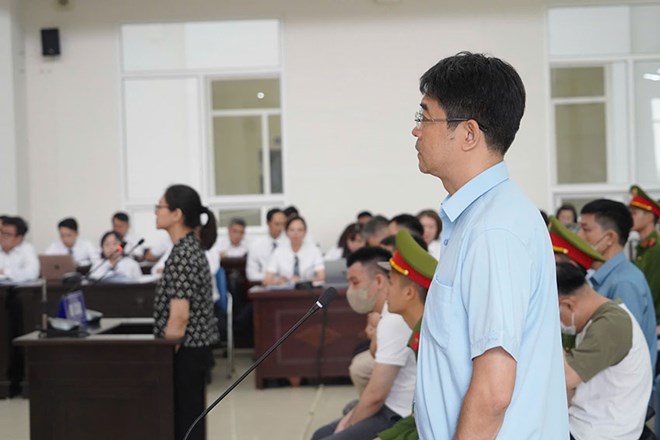 Dời ngày tuyên án vụ 2 cựu Cục trưởng Cục An toàn thực phẩm nhận hối lộ