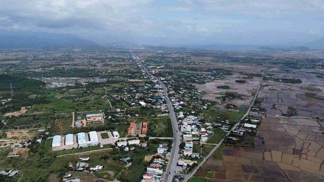 Thông xe 22km đầu tiên trên cao tốc Khánh Hòa - Buôn Ma Thuột
