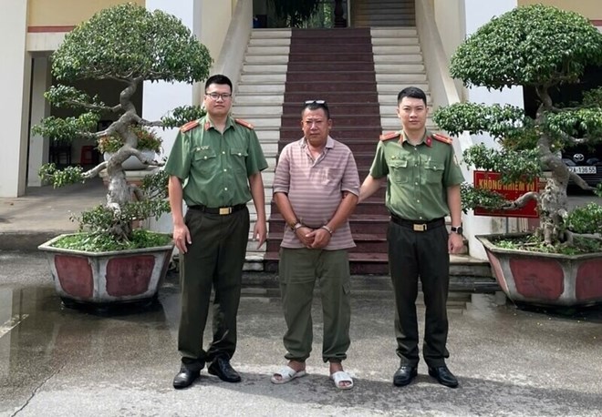 Phát hiện đối tượng truy nã khi làm thủ tục cấp giấy thông hành ở Lạng Sơn