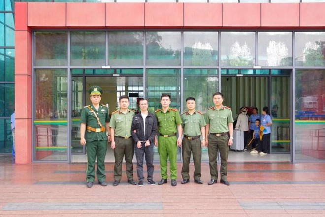 Phát hiện đối tượng trốn truy nã trong nhóm công dân do phía Trung Quốc trao trả