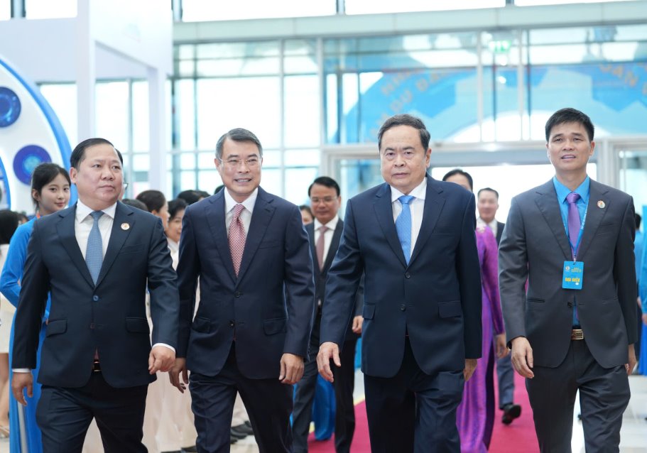 Ủy viên Bộ Chính trị, Thủ tướng Chính phủ Lê Minh Hưng và Ủy viên Bộ Chính trị, Chủ tịch Quốc hội Trần Thanh Mẫn tới dự Đại hội. Ảnh: Hữu Chánh