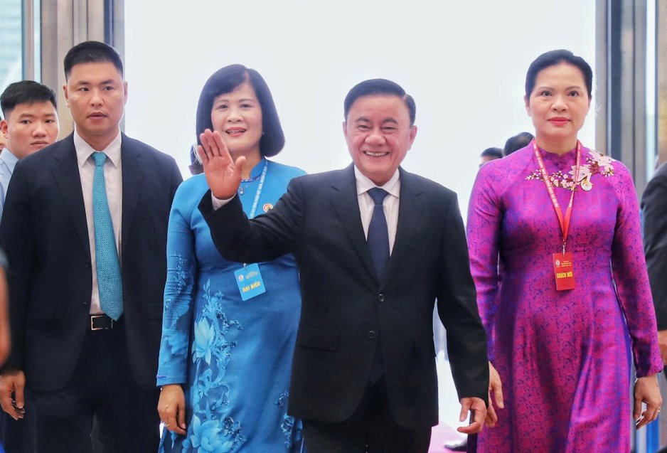 Ủy viên Bộ Chính trị, Thường trực Ban Bí thư Trần Cẩm Tú -