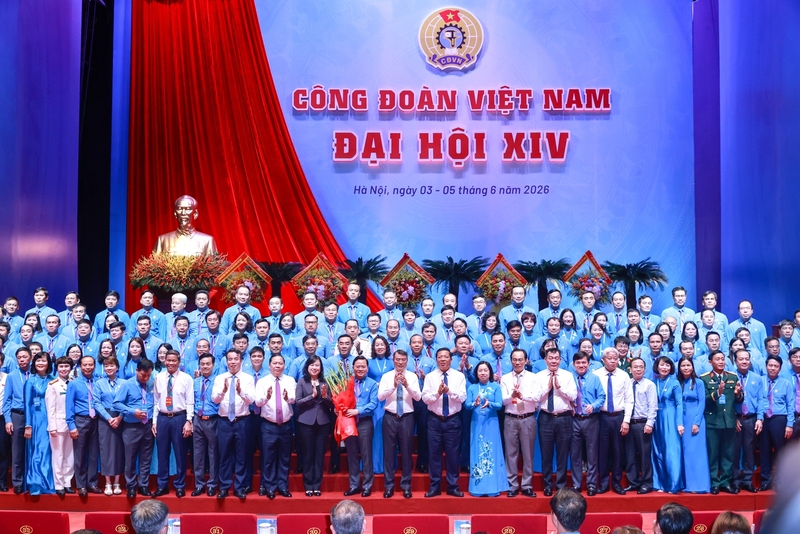 Thủ tướng Chính phủ chụp ảnh lưu niệm tại Đại hội - Ảnh: VGP/Nhật Bắc