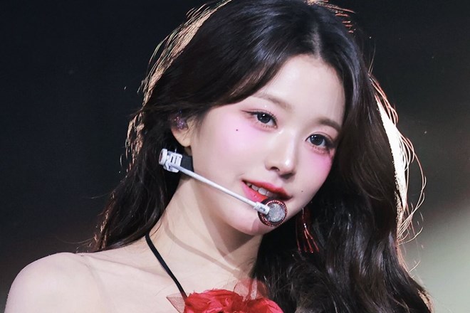 Mỹ nhân Kpop sinh năm 2004 gây tranh cãi vì thái độ với nhân viên sân bay