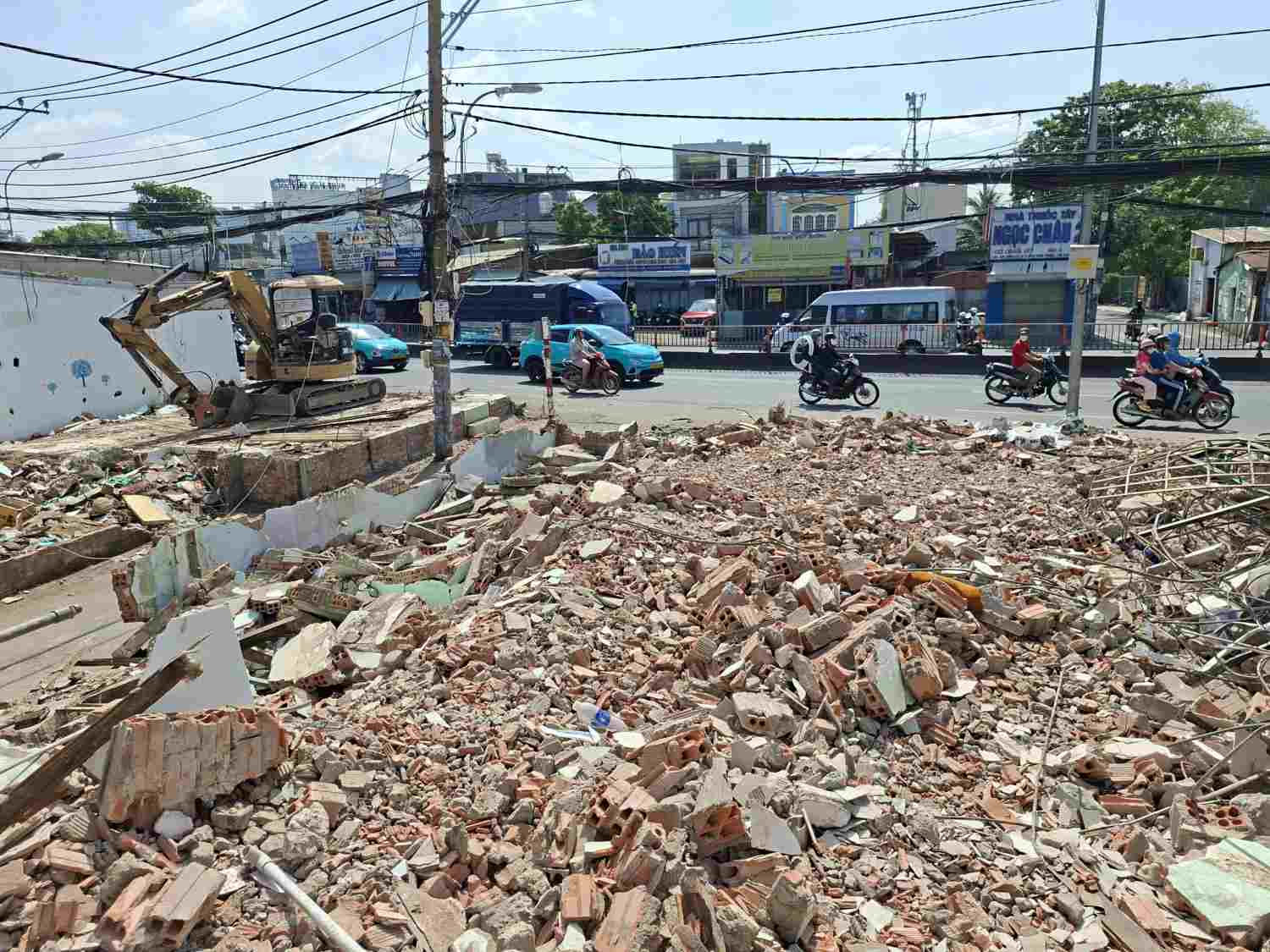 Quốc lộ 13 đang được đẩy nhanh giải phóng mặt bằng. Ảnh: Minh Quân
