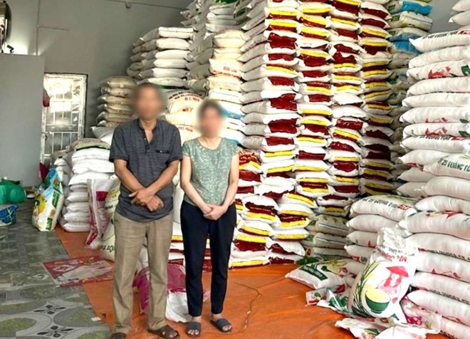 Khởi tố vợ chồng giám đốc ở Ninh Bình buôn bán gạo giả