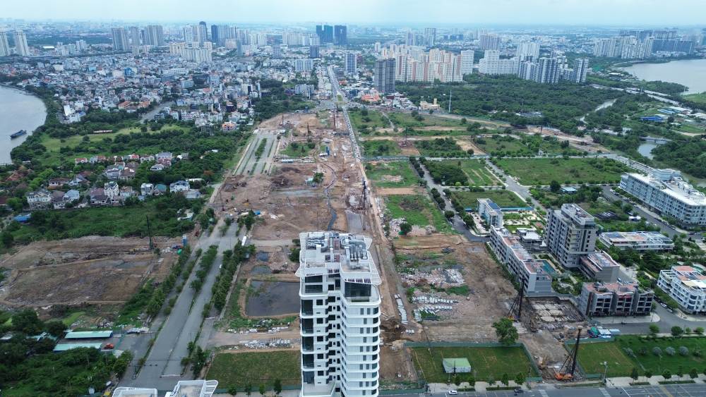 Nhiều tuyến đường tại trung tâm thủ thiêm trước đó vướng mặt bằng, nay cũng đã được khơi thông, triển khai cấp tập xây dựng