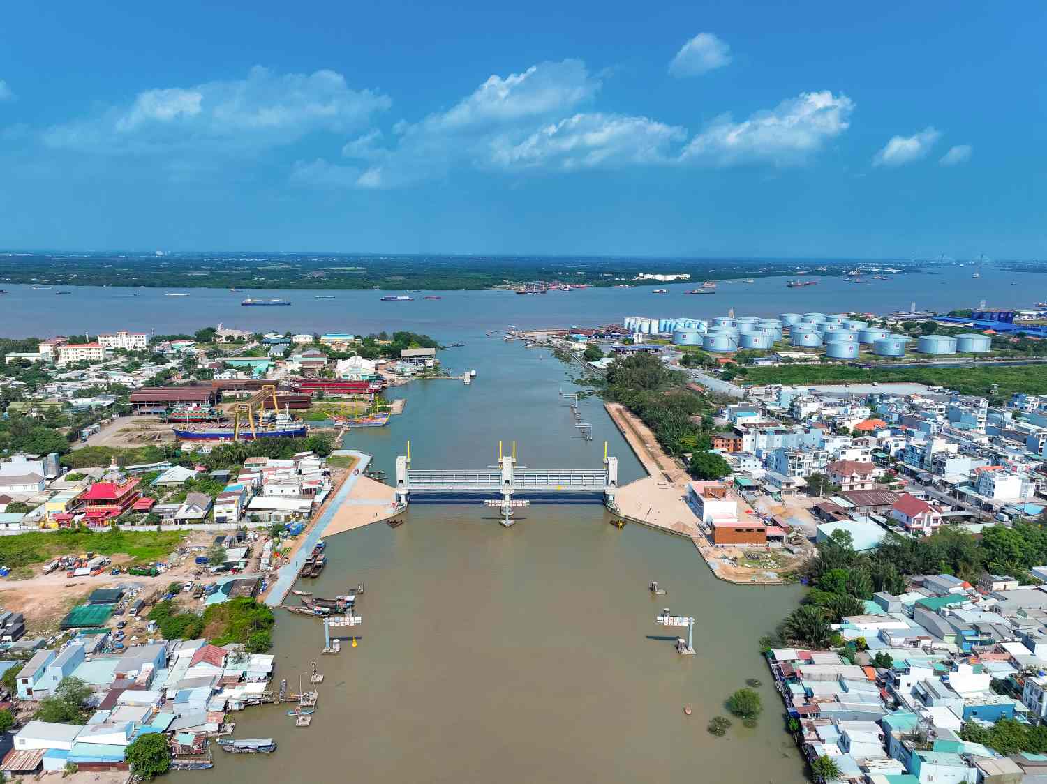 Cống ngăn triều Phú Xuân thuộc dự án ngăn triều TPHCM. Ảnh: Minh Quân