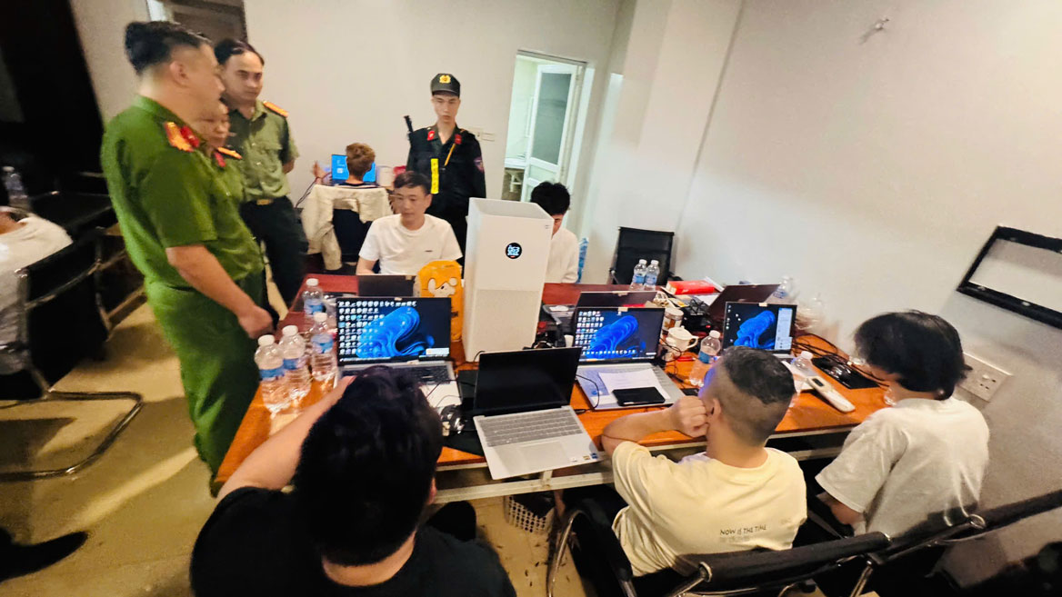 Một số hình ảnh tại hiện trường. Ảnh: Tống Huệ