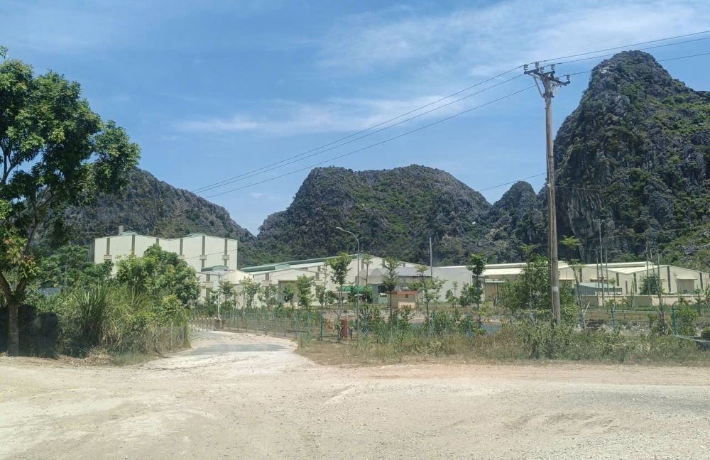 Khu nhà máy xử lý rác của