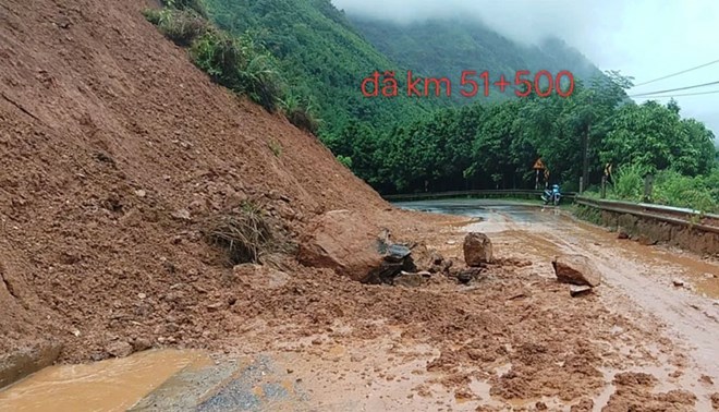 Mưa lớn kéo dài ở Lào Cai gây sạt lở nhiều tuyến quốc lộ, đường tỉnh