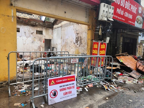 Hà Nội tăng tốc mở rộng ngõ 381 Nguyễn Khang. Ảnh: Minh Hạnh