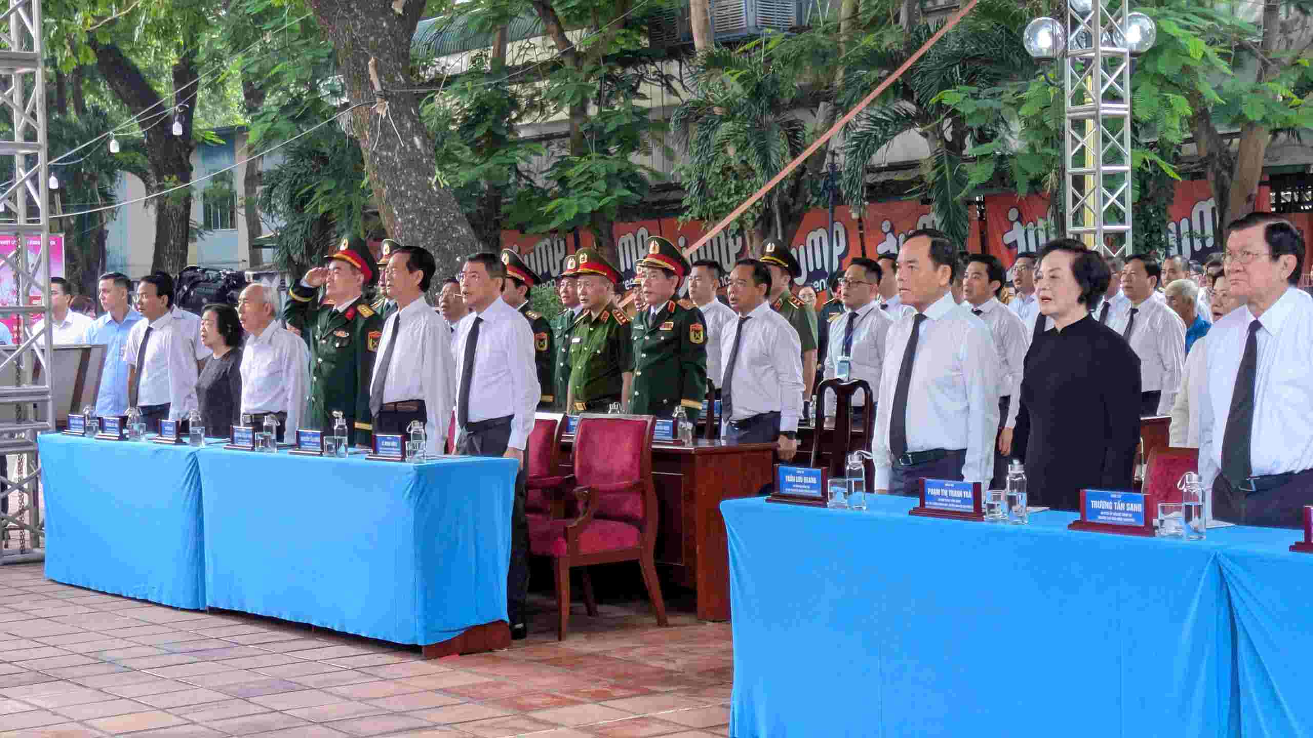 Các đại biểu dự lễ triển khai tìm kiếm, quy tập hài cốt liệt sĩ tại Công viên Lê Thị Riêng. Ảnh: Anh Tú
