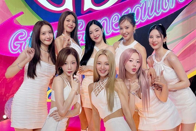 Dù có nhiều thành viên rời SM Entertainment nhưng SNSD vẫn gắn bó trong các hoạt động chung của nhóm. Ảnh: Lotte