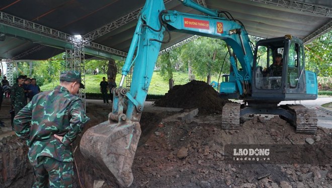 Bóc tách từng lớp đất mở rộng phạm vi tìm kiếm hài cốt liệt sĩ ở TPHCM