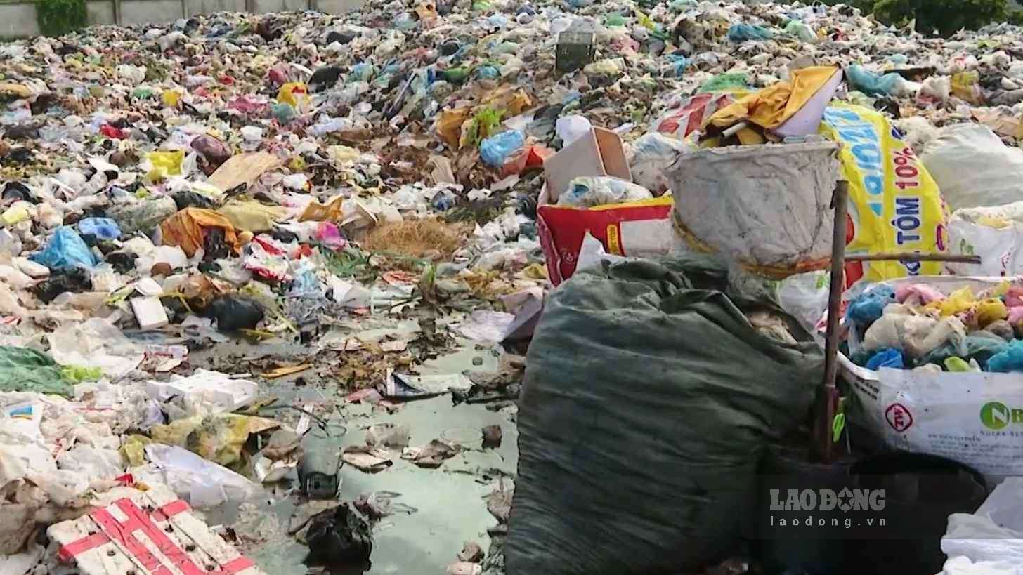 Rác thải sinh hoạt tại Cà Mau. Ảnh: Nhật Hồ.