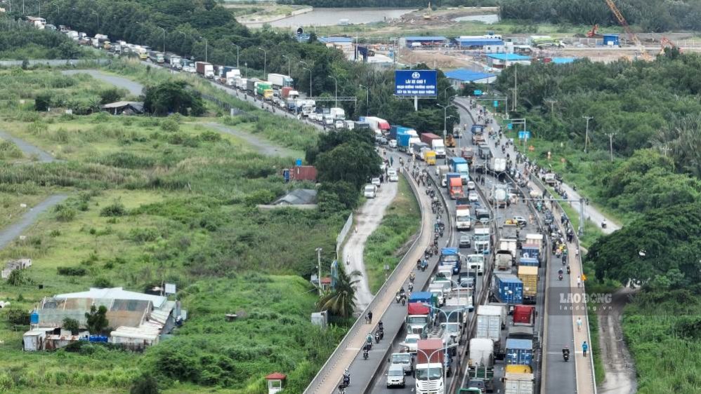 Đường Võ Chí Công sẽ mở rộng lên 12 làn xe. Ảnh: Anh Tú