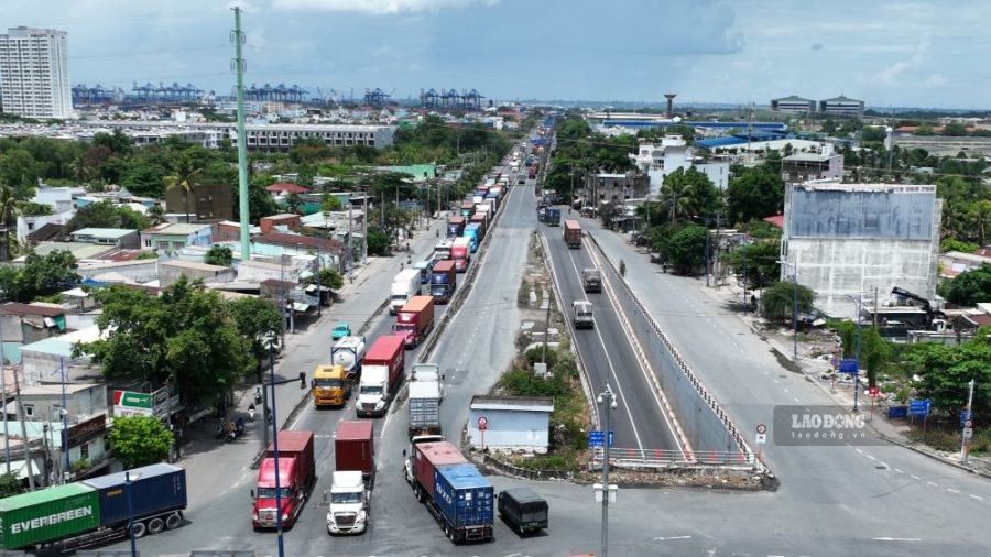 Đường Nguyễn Thị Định sẽ mở rộng lên 10 - 12 làn xe. Ảnh: Anh Tú