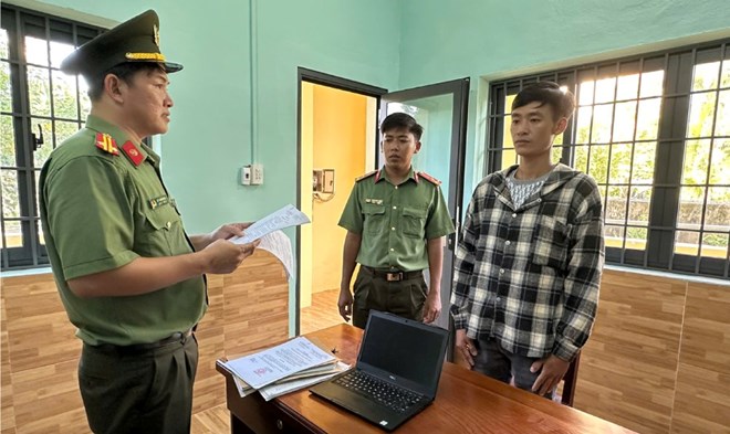 Khởi tố một bị can tổ chức cho người khác xuất cảnh trái phép