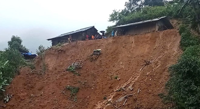 Mưa lớn gây sạt lở nghiêm trọng ở Mù Cang Chải, sơ tán khẩn cấp người dân