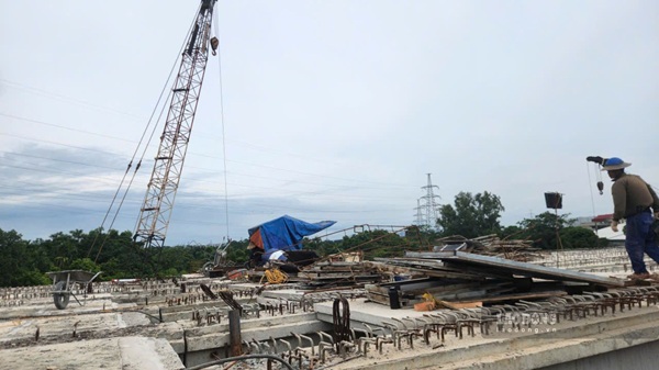 Nhiều hạng mục cầu Mai Lĩnh mới đang dần hoàn thành sau gần một năm thi công. Ảnh: Minh Hạnh