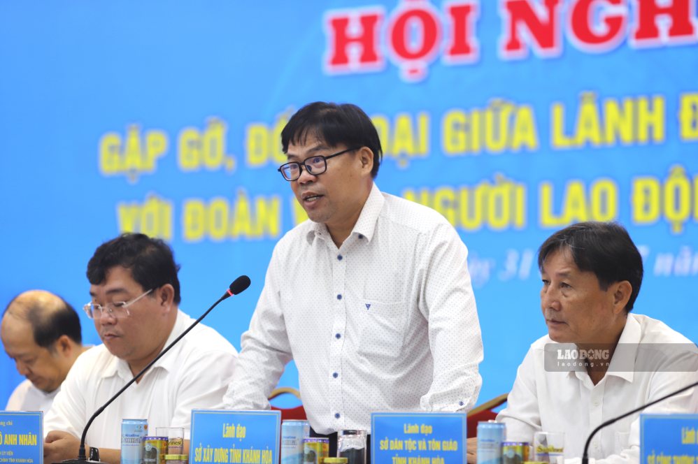 Đại diện Sở Xây dựng thông tin về việc triển khai các dự án nhà ở xã hội. Ảnh: Hữu Long