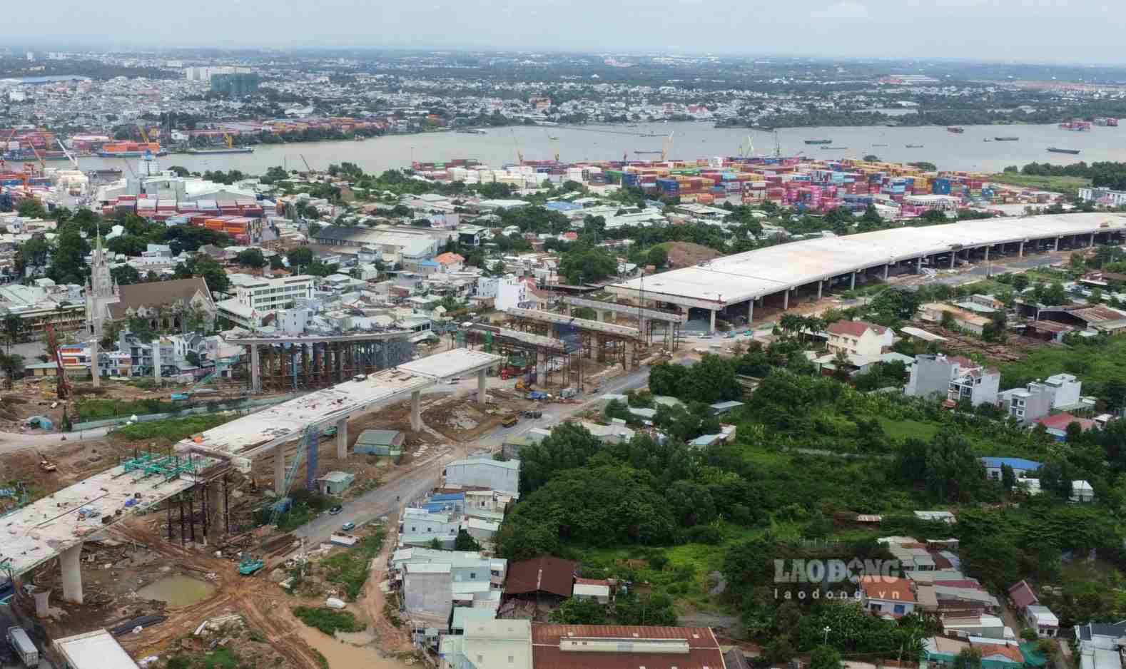Điểm tiếp giáp của nút giao Tân Vạn và với điểm đầu của tuyến Vành đai 3 TPHCM đoạn trên cao.