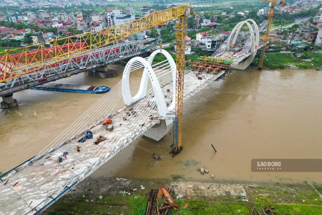 Cầu vượt sông ở Hà Nội sau hơn 3 năm xây dựng, dự kiến hoàn thành năm nay