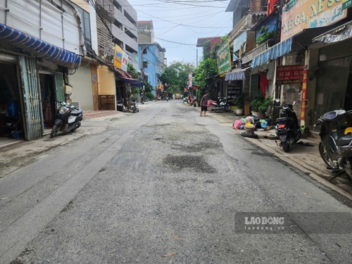 Đường Thanh Bình thi công kéo dài, dân ngóng ngày về đích. Ảnh: Minh Hạnh