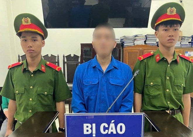 Một nhân viên giao hàng ở Quảng Ngãi lĩnh án tù vì tham ô