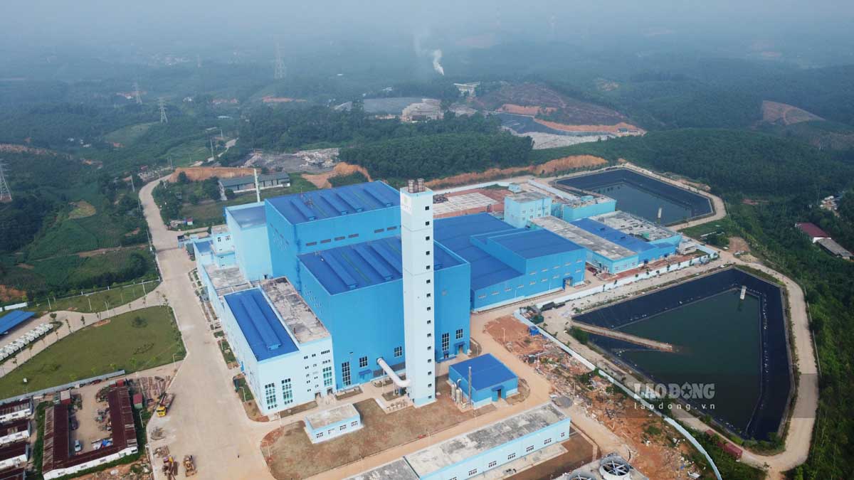 Dự án nhà máy đốt rác phát điện tại Trạm Thản sau gần 9 năm xây dựng, nhiều lần lùi tiến độ hiện vẫn chưa thể vận hành. Ảnh: PV.
