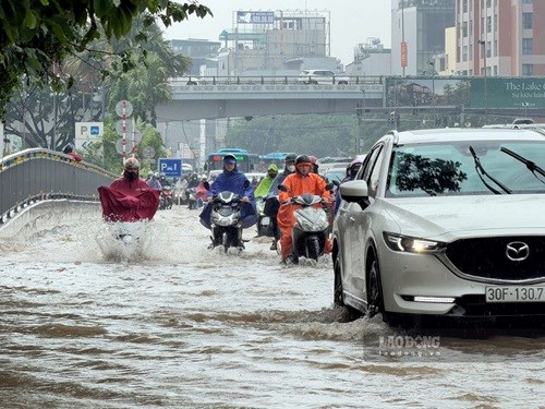 Hà Nội mưa diện rộng, nhiều điểm úng ngập xuất hiện