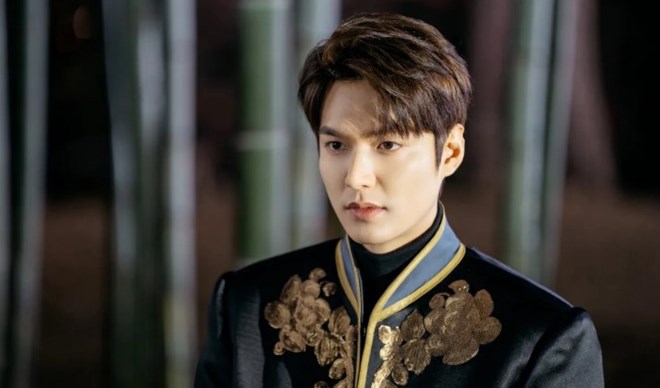 Lee Min Ho gặp áp lực vì hình tượng thiếu gia sau “Vườn sao băng”