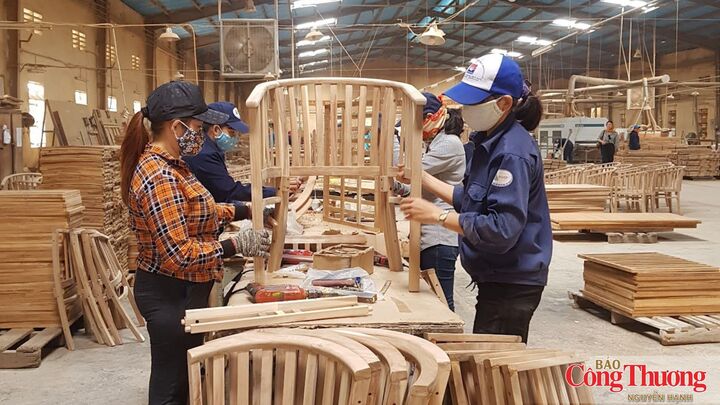 Việt Nam hiện nằm trong nhóm những nước xuất khẩu gỗ và nội thất lớn trên thế giới.