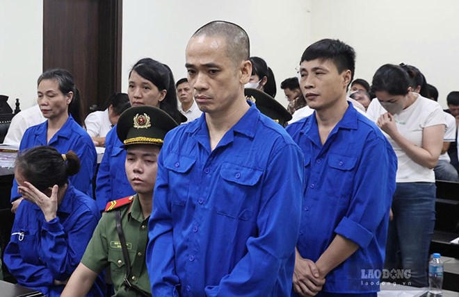 Trùm buôn lậu và chị gái lĩnh tổng cộng 40 năm tù