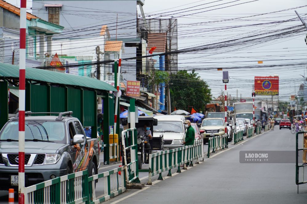 Khu vực dẫn vào phà Cát Lái thường xuyên xảy ra ùn tắc vào các dịp nghỉ lễ, Tết. Ảnh: HAC