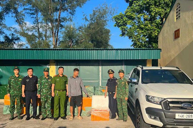 Bắt giữ vụ vận chuyển 960kg trứng gà non không rõ nguồn gốc