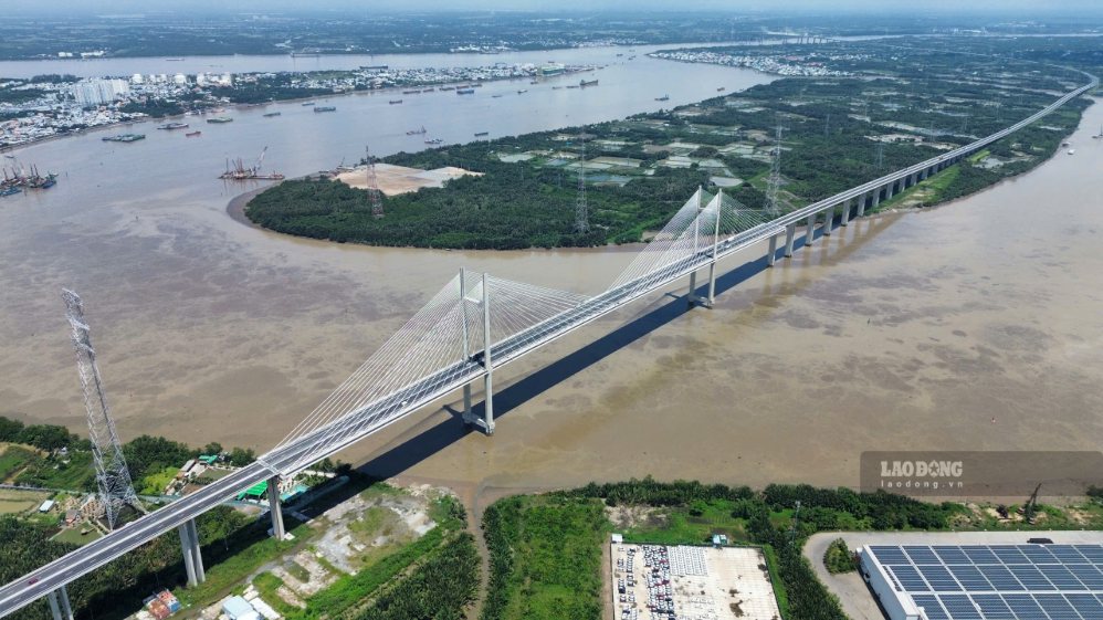 Cầu Bình Khánh bắc qua sông Soài Rạp, nối xã Hiệp Phước (huyện Nhà Bè trước đây) với xã Bình Khánh (huyện Cần Giờ trước đây) thuộc TPHCM. Ảnh: Anh Tú